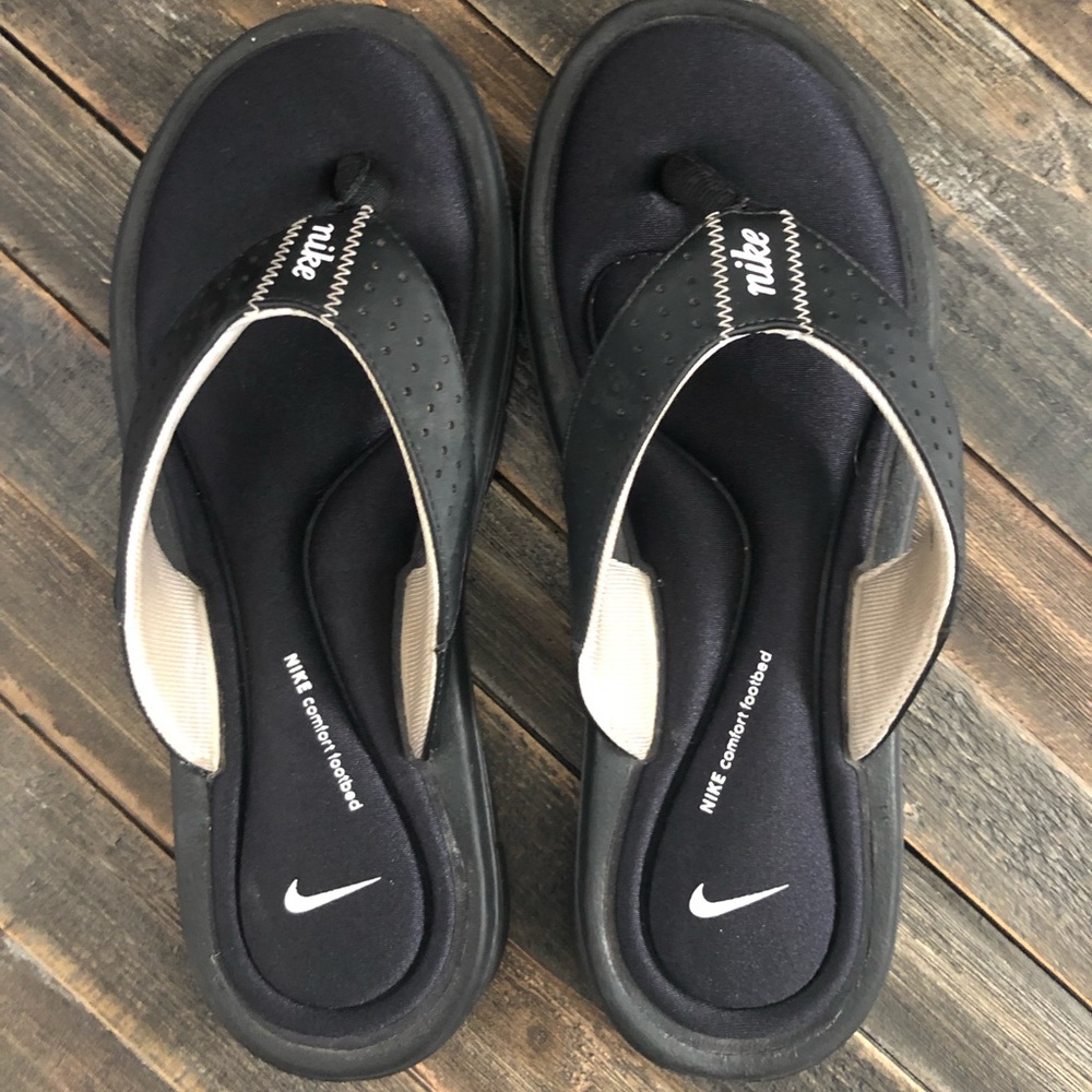 Women’s Nike comfort flip flops size 6